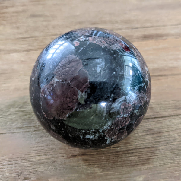 Arfvedsonite with Garnet Spheres